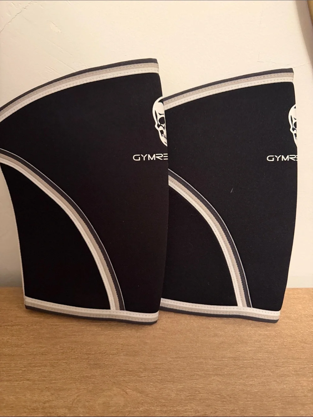 Black & White Gymreapers knee sleeves